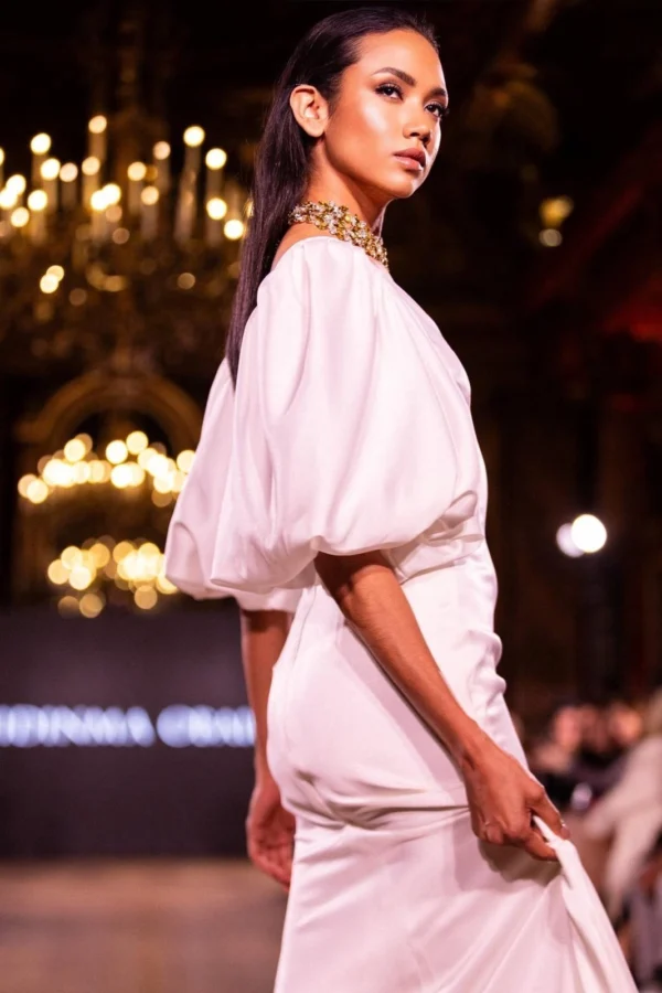 Voluminous Sleeves V-neck Gown - Image 5